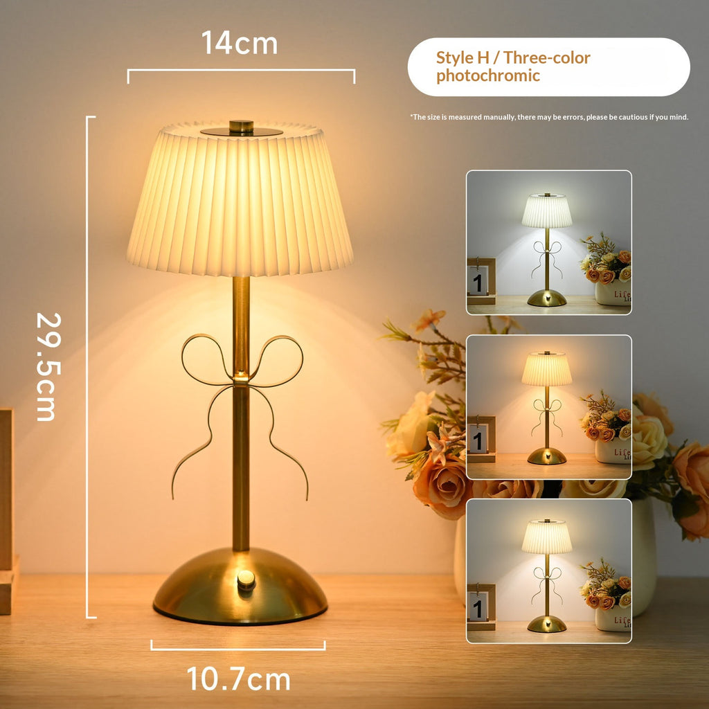 Nordische Tischlampe mit USB‑Ladefunktion – Bild 12 | LuxeStyle
