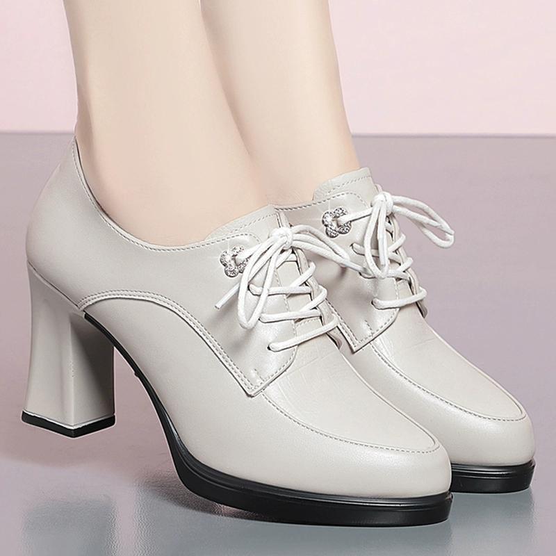 Chunky-Heel Peep-Toe Pumps im neuen China-Stil
