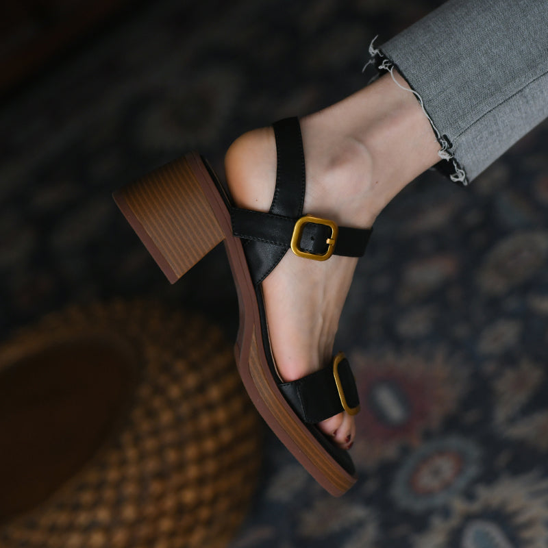 Damen-Sandalen mit Metallschnalle – Bild 7 | LuxeStyle