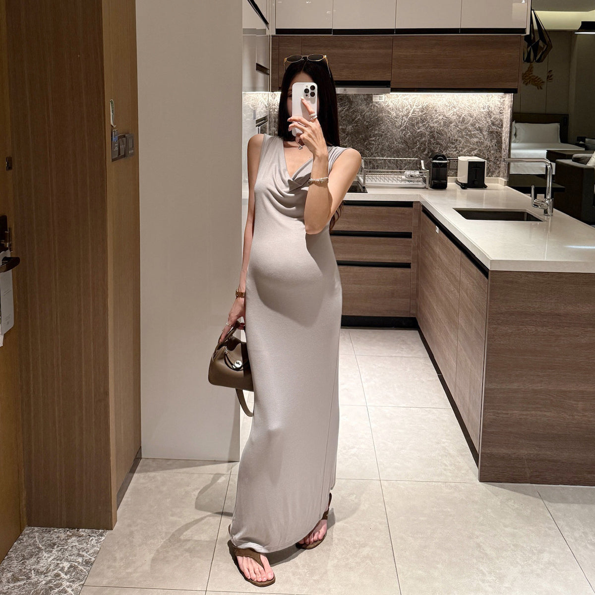 Schwangerschafts-Maxikleid mit Swing-Ausschnitt – Bild 7 | LuxeStyle