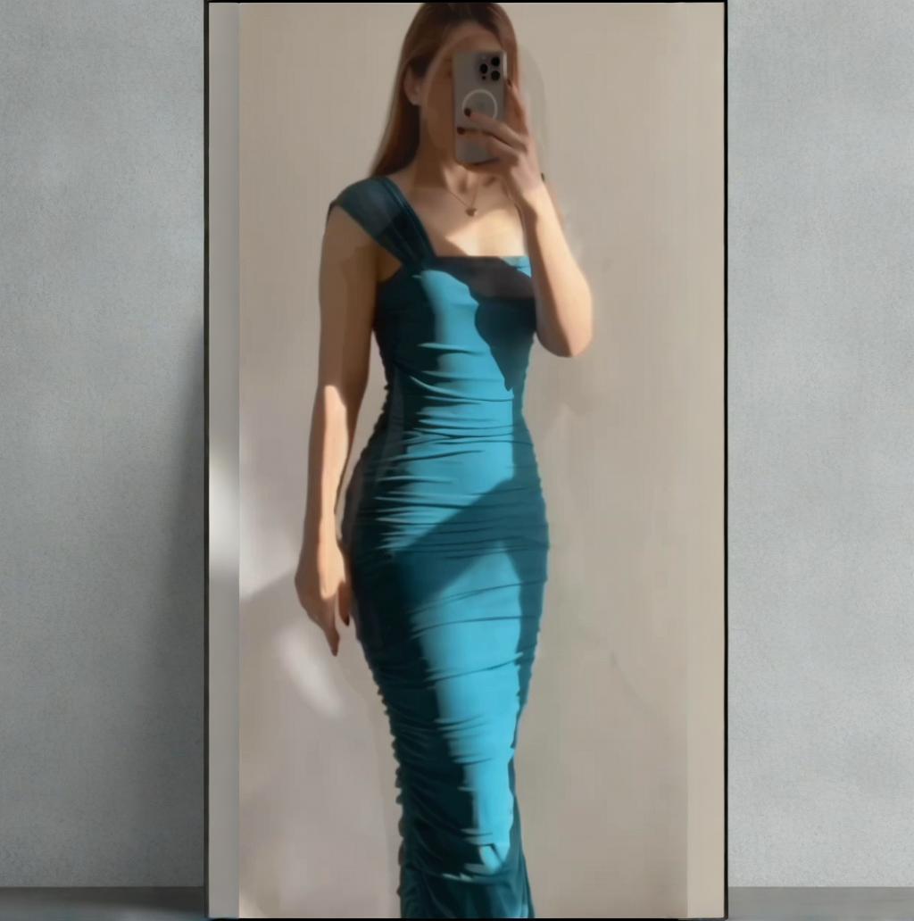 Elegantes, tailliertes Bodycon-Kleid mit Falten