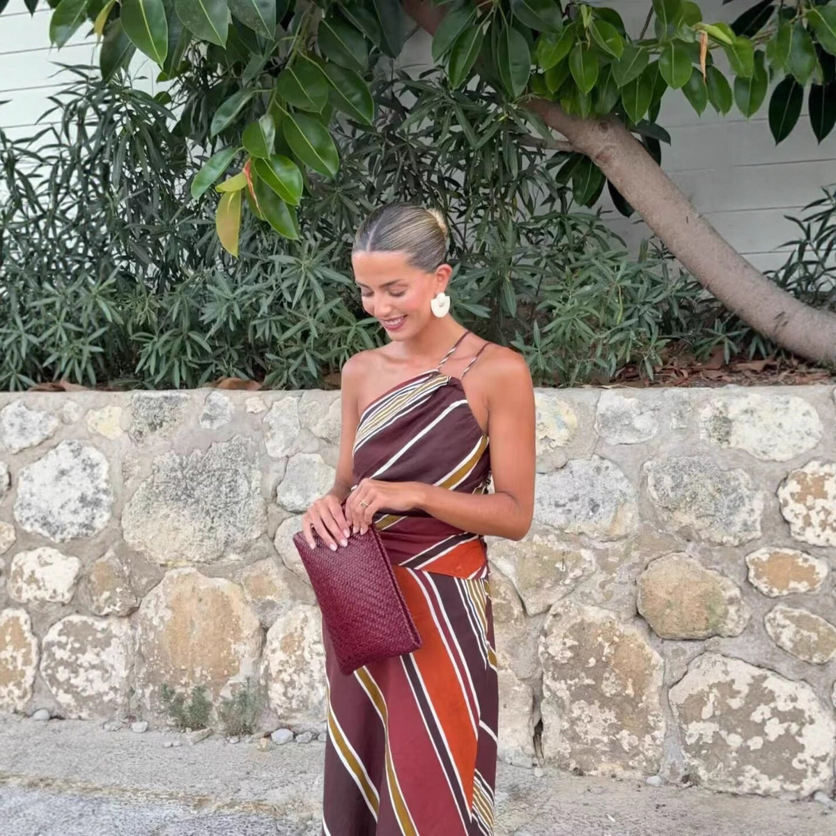 Gestreiftes asymmetrisches Damen-Trägerkleid – Bild 2 | LuxeStyle