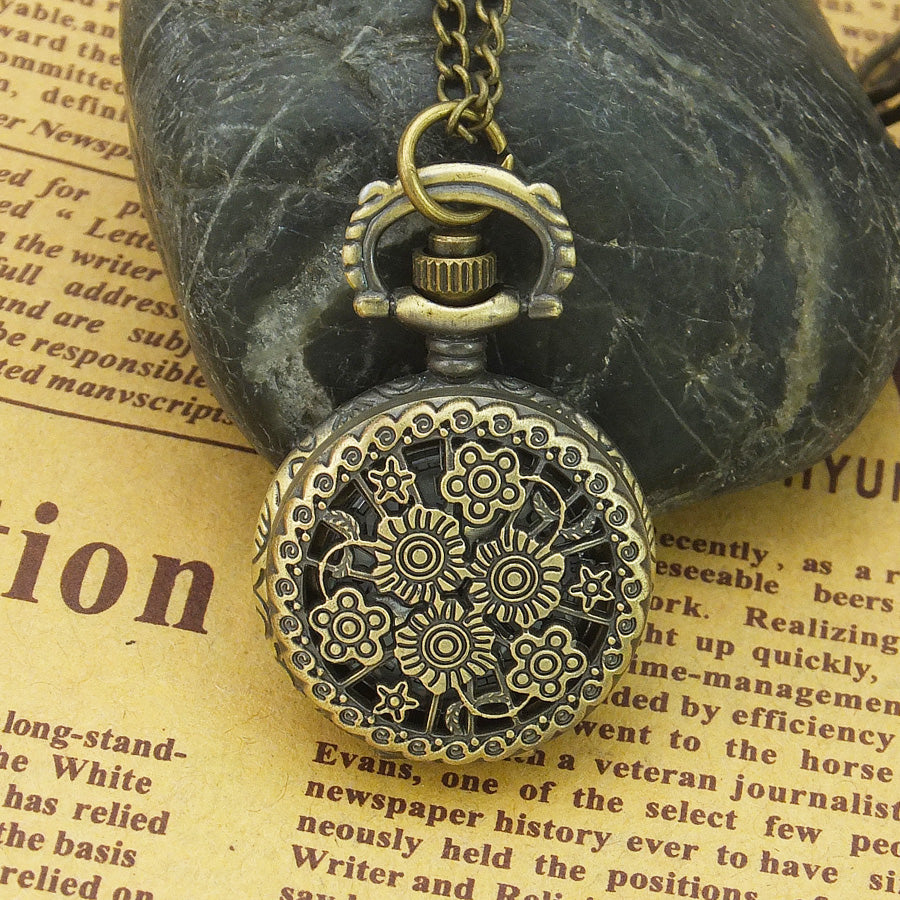 Retro-Halskettenuhr mit Klappdeckel – Bild 3 | LuxeStyle