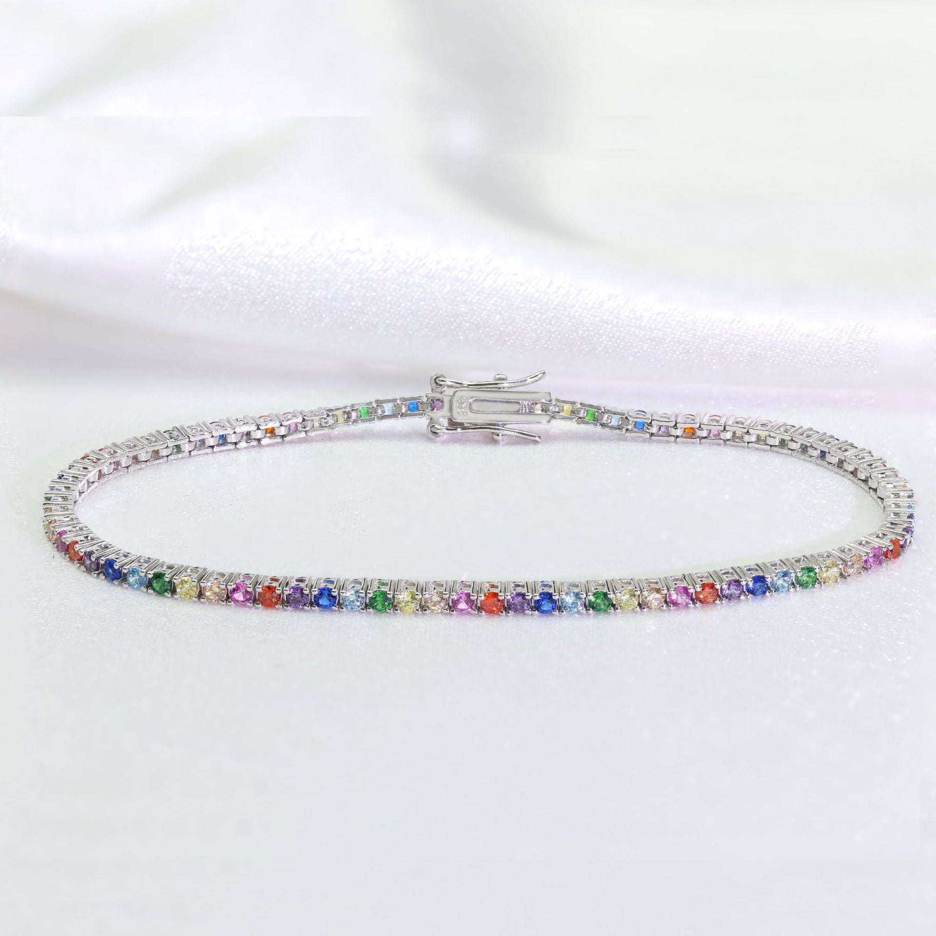 Tennis-Armband mit Zirkonia-Steinen