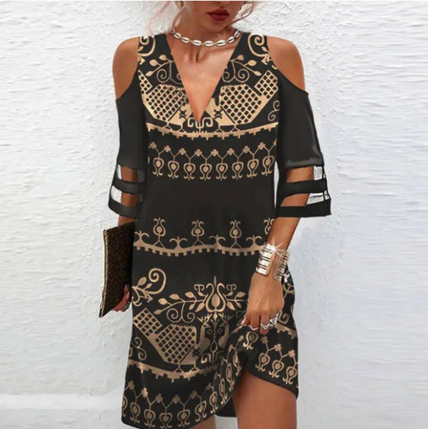 Gemustertes Tüllkleid mit V-Ausschnitt