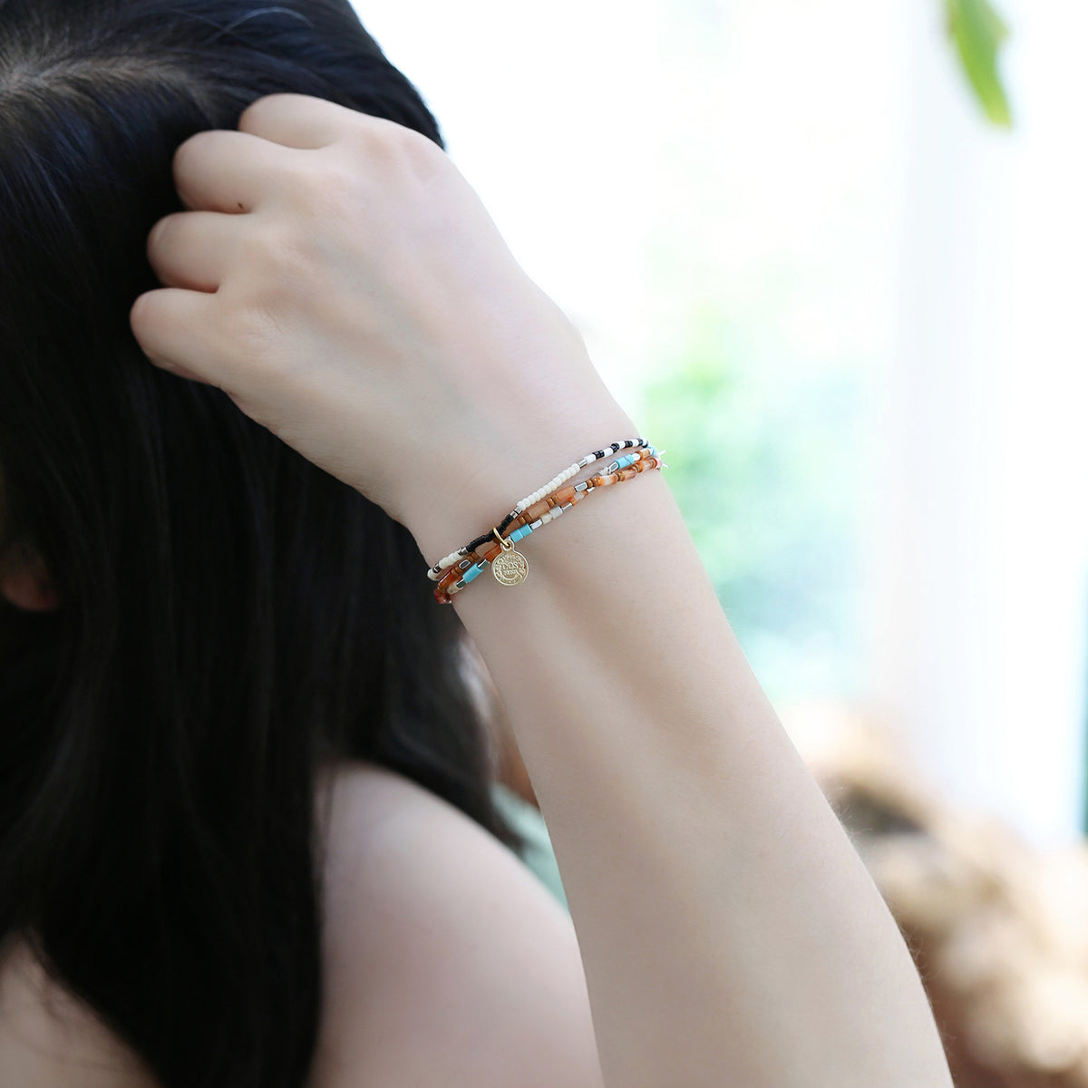 Dreilagiges Armband mit Halbedelsteinen – Bild 10 | LuxeStyle