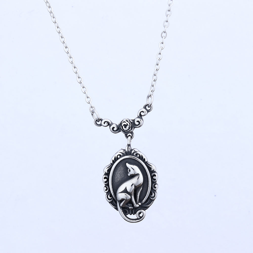 Edelstahl 3D Katzenpendant mit Blumenkranz – Unisex eleganter Personal