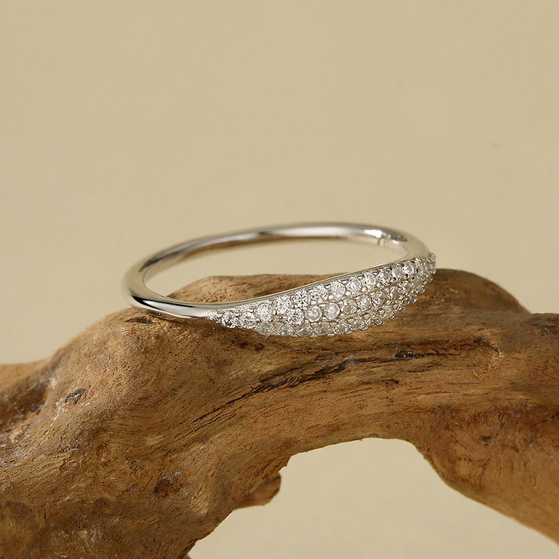 Minimalistischer Ring aus Silber mit geometrischer Form – Bild 6 | LuxeStyle