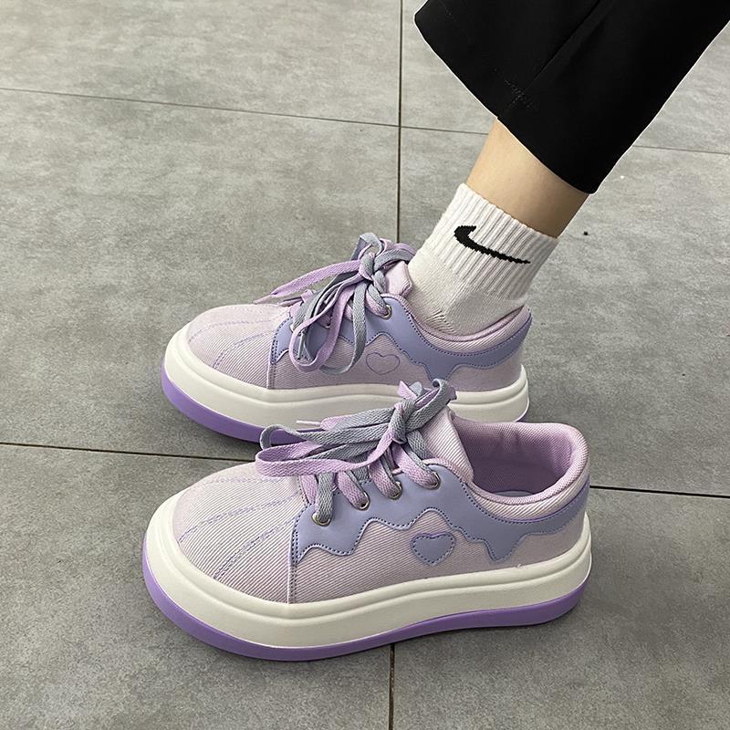 Damen Plateau-Sneaker mit Kreuzriemen – Bild 4 | LuxeStyle