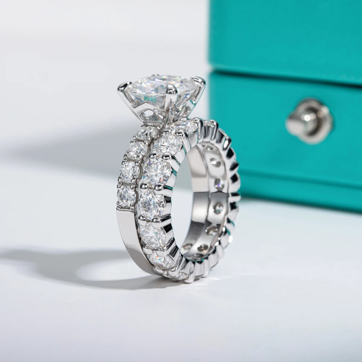 3-Karat Moissanit-Ring mit Diamantfassung – Bild 5 | LuxeStyle