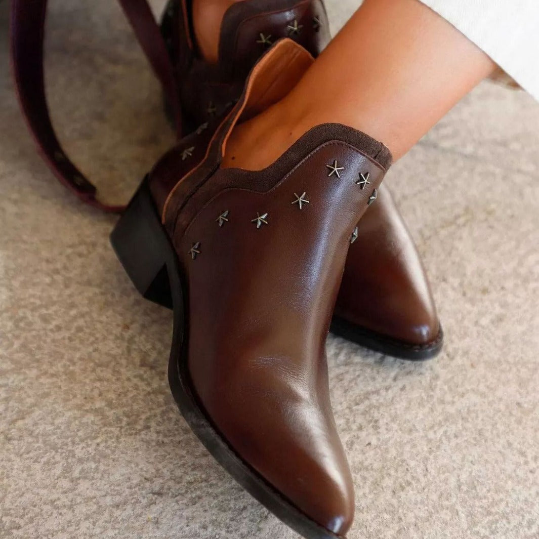Ankle Boots mit Metallschnalle