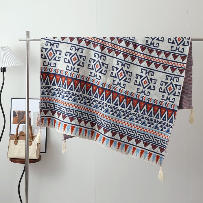 Ethno Strick-Poncho mit Quasten