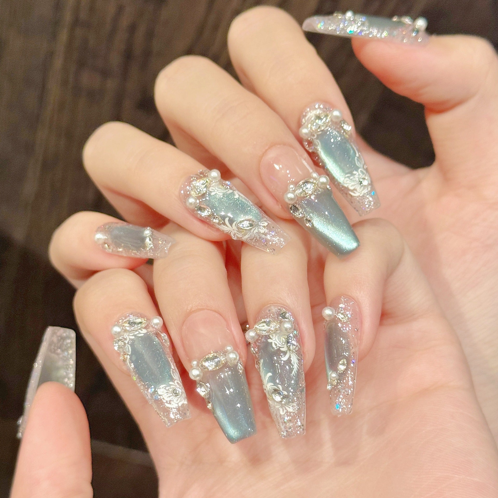 Eisklarer blauer Katzenaugen-Nagelsticker