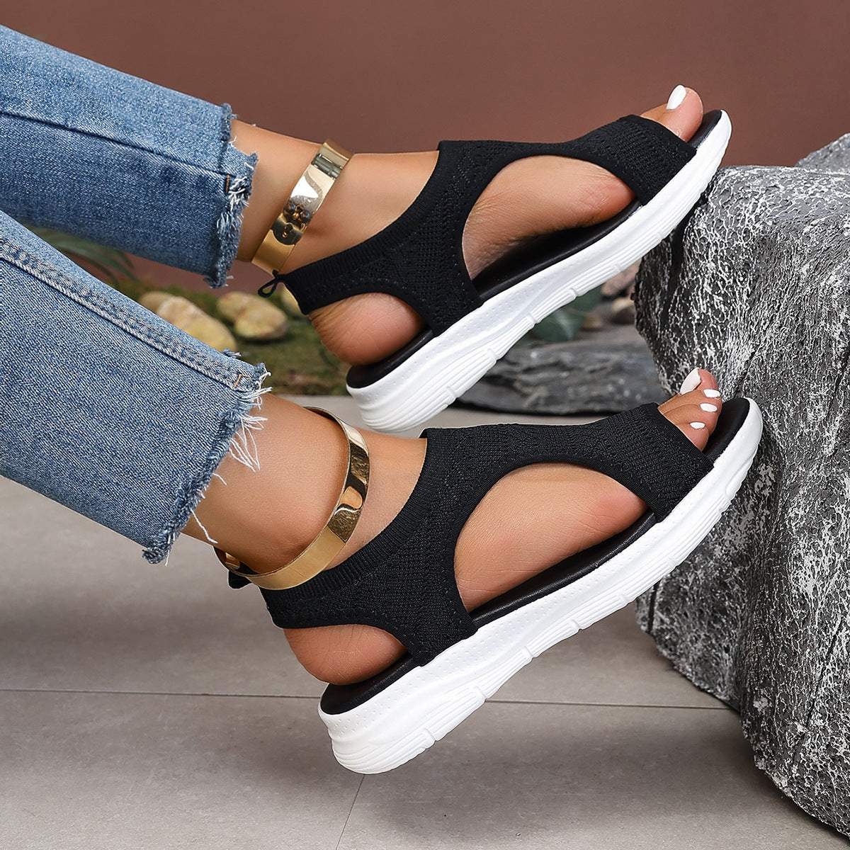 Keil-Sneaker mit runder und offener Zehenpartie