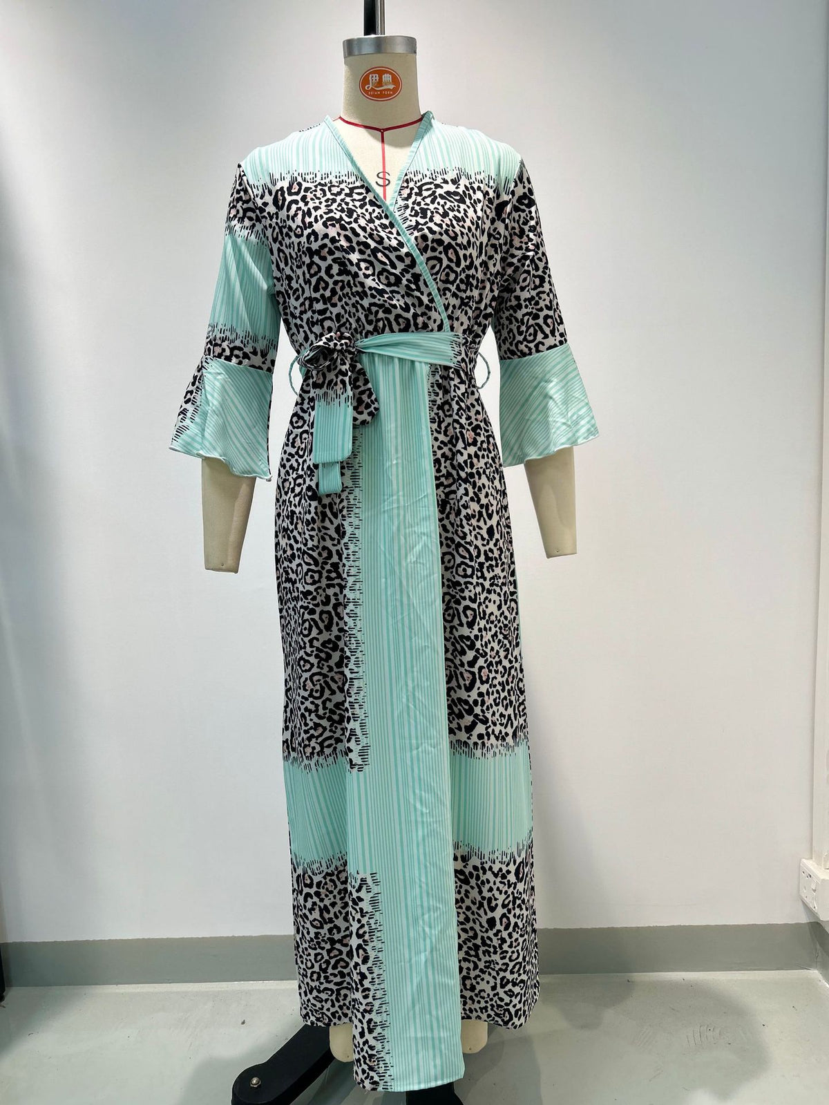 Leoparden-Patchwork V-Ausschnitt Kleid – Bild 3 | LuxeStyle