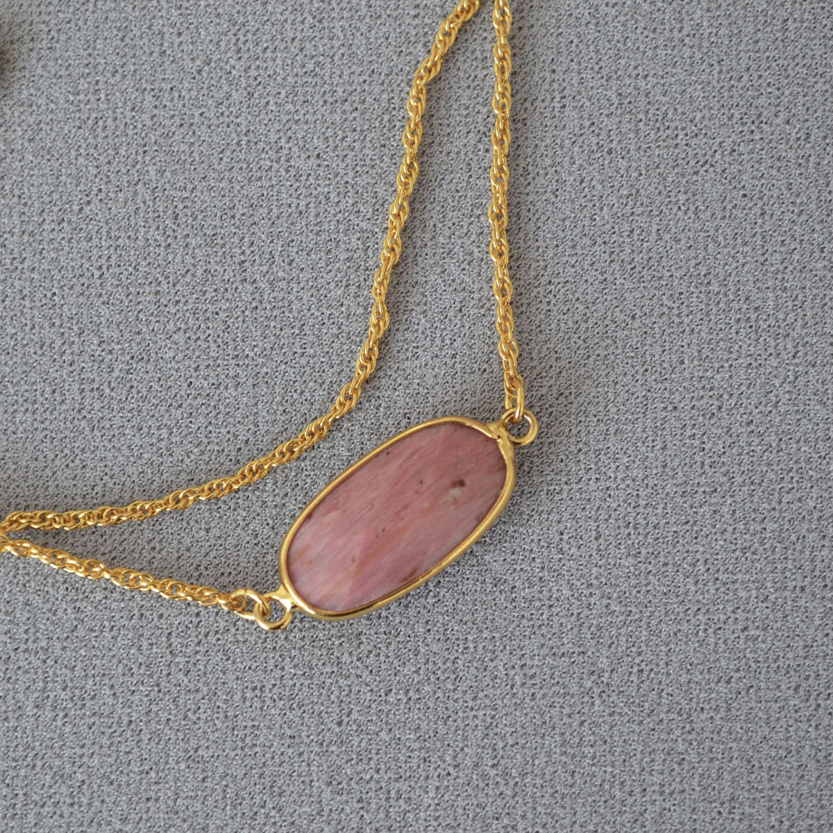 Doppelarmband mit Naturstein und Metallkette – Bild 6 | LuxeStyle