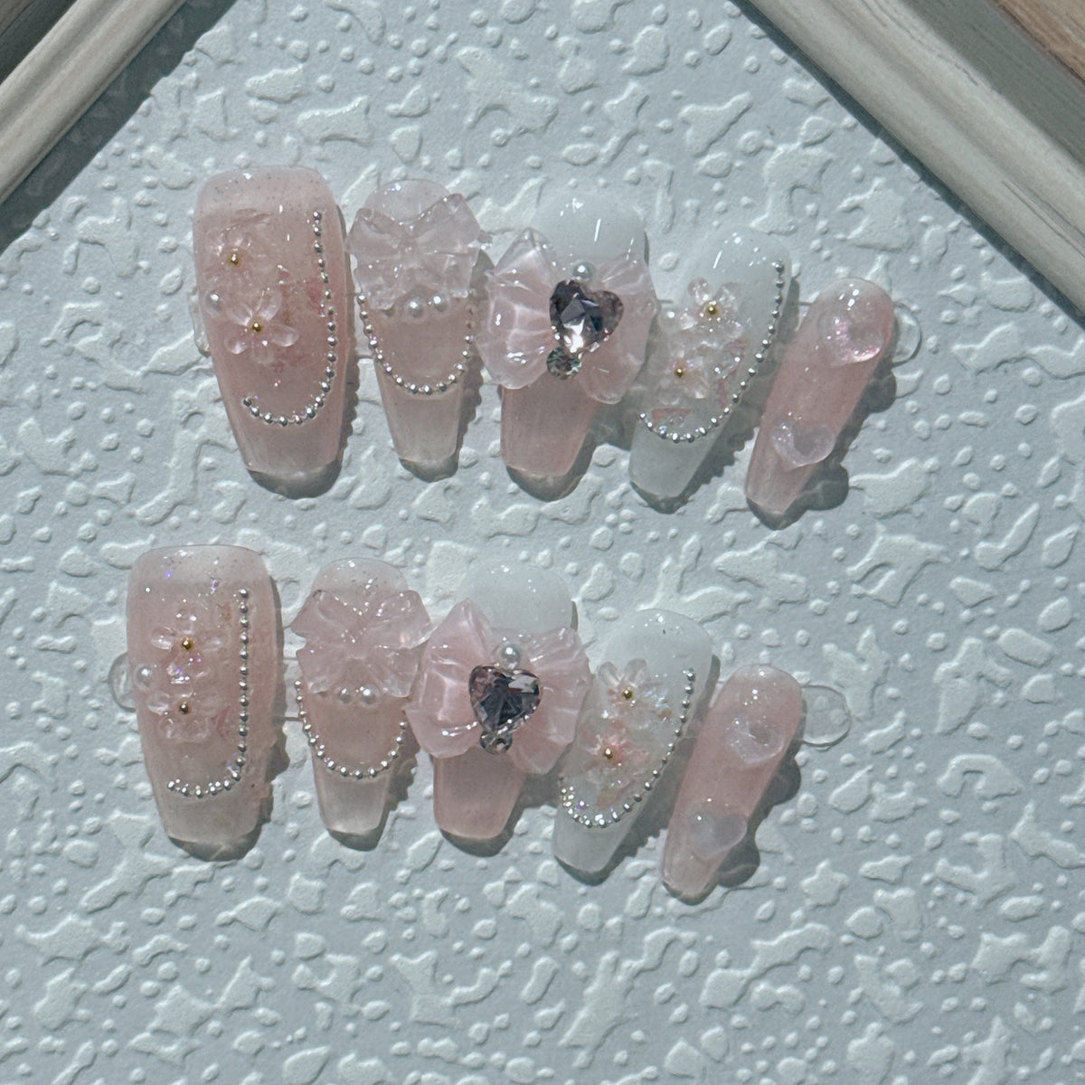 Mädchenhafte Schleifen-Nailsticker – Bild 4 | LuxeStyle