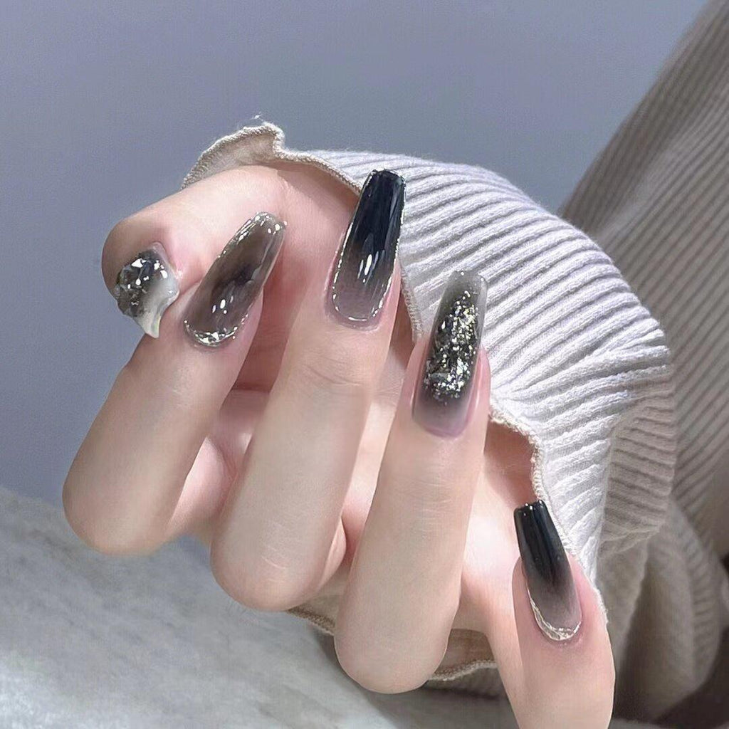 Dunkle Ästhetik Press-on Nails