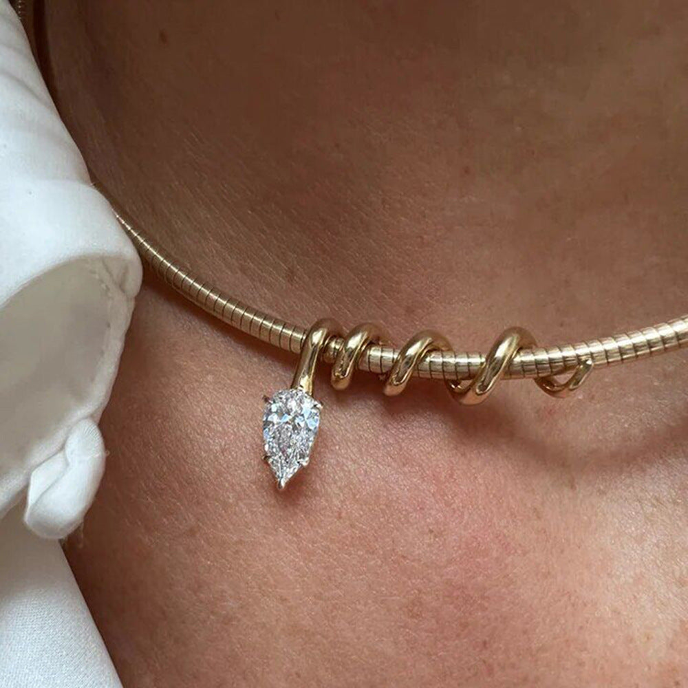 Halskette mit runden Diamanten und Perlen
