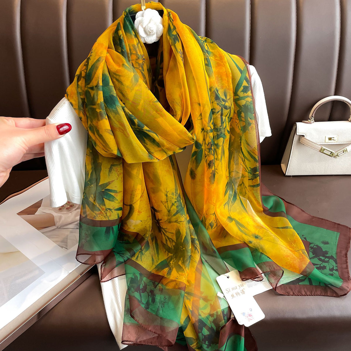 Seidenschal mit Druck und UV-Schutz – Bild 20 | LuxeStyle