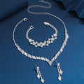 Schmuck-Set mit Halskette, Armband und Ohrringen