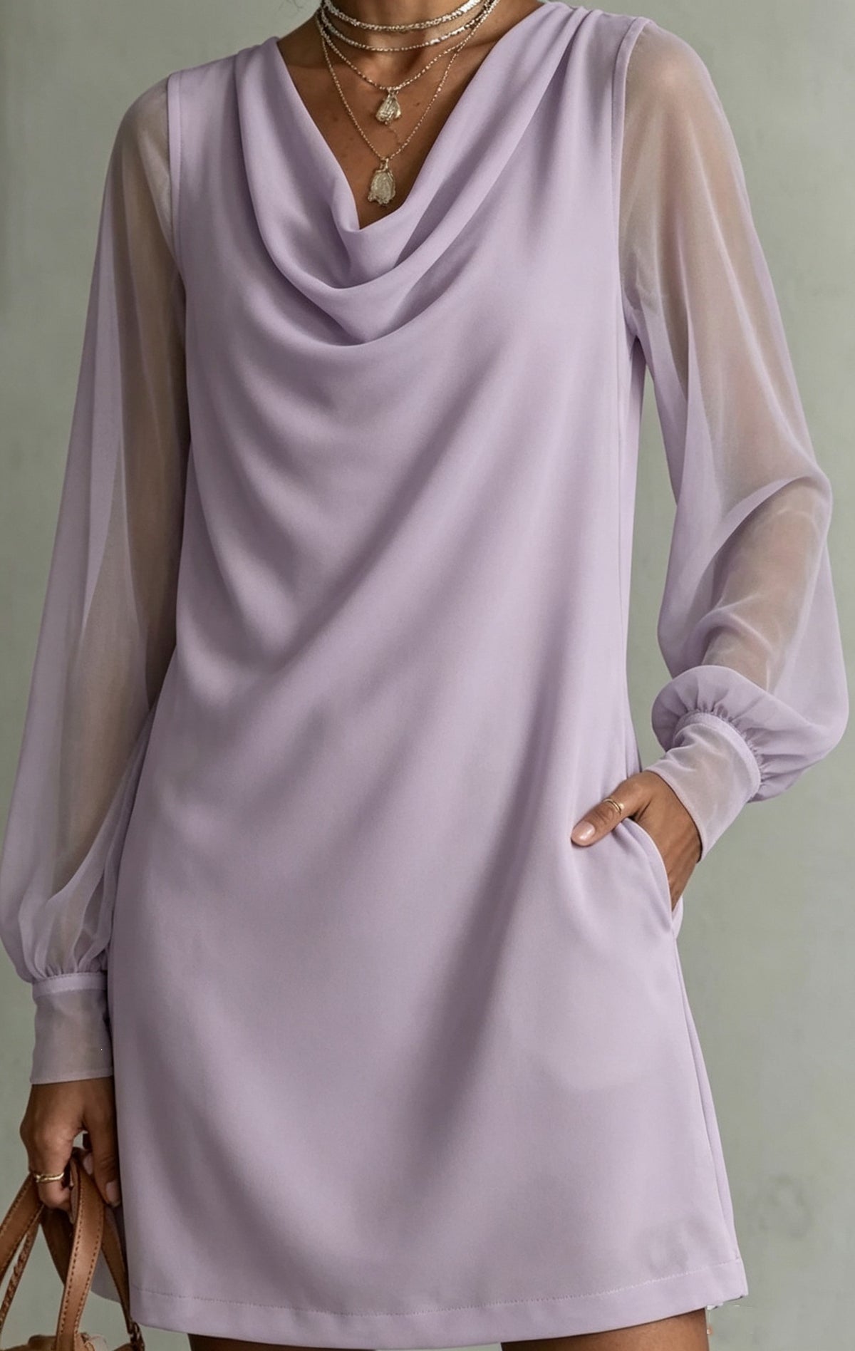 Kurzes Damenkleid mit Wasserfallausschnitt – Bild 2 | LuxeStyle