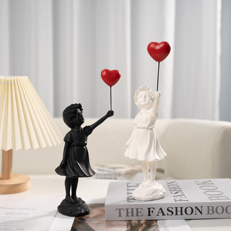 Harz-Skulptur Mädchen mit Ballon – Bild 4 | LuxeStyle