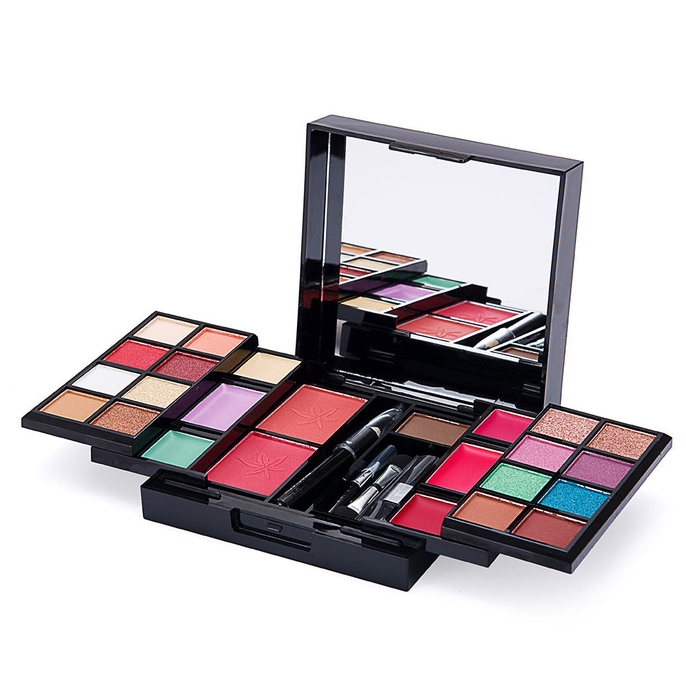 Makeup-Palette: Augen-, Lippen- und Augenbrauen-Puder – Bild 3 | LuxeStyle