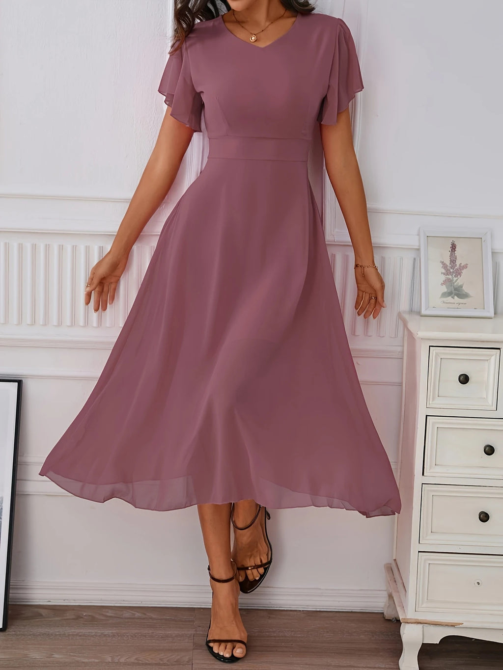 Elegantes Chiffonkleid mit V-Ausschnitt – Bild 3 | LuxeStyle