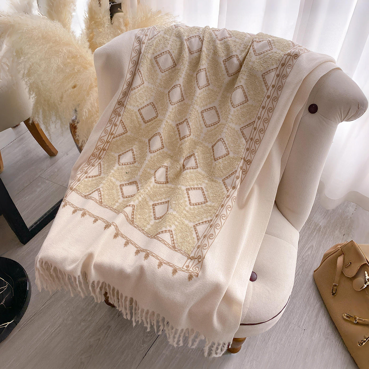 Geometrischer Jacquard Schal mit Quasten