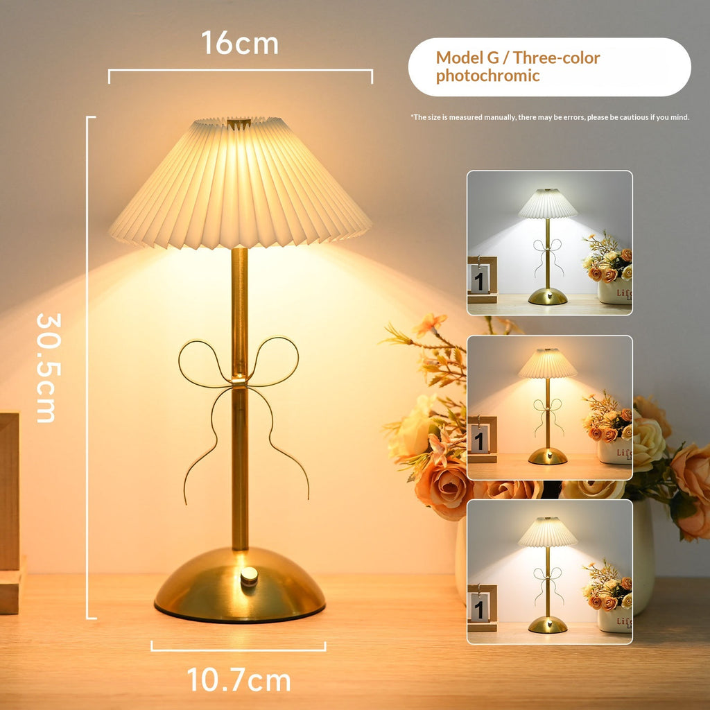 Nordische Tischlampe mit USB‑Ladefunktion – Bild 2 | LuxeStyle