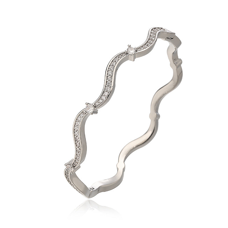 Armband mit Zirkonia-Wellenmuster – Bild 5 | LuxeStyle