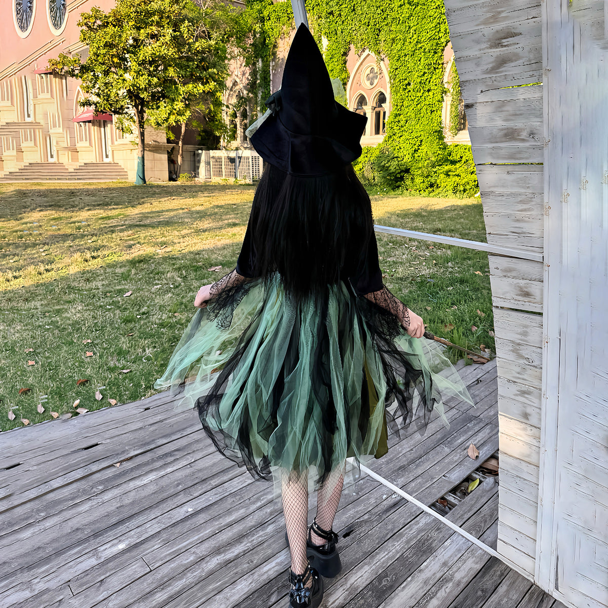 Hexenkostüm mit Kleid, Hut und Halskette – Bild 3 | LuxeStyle