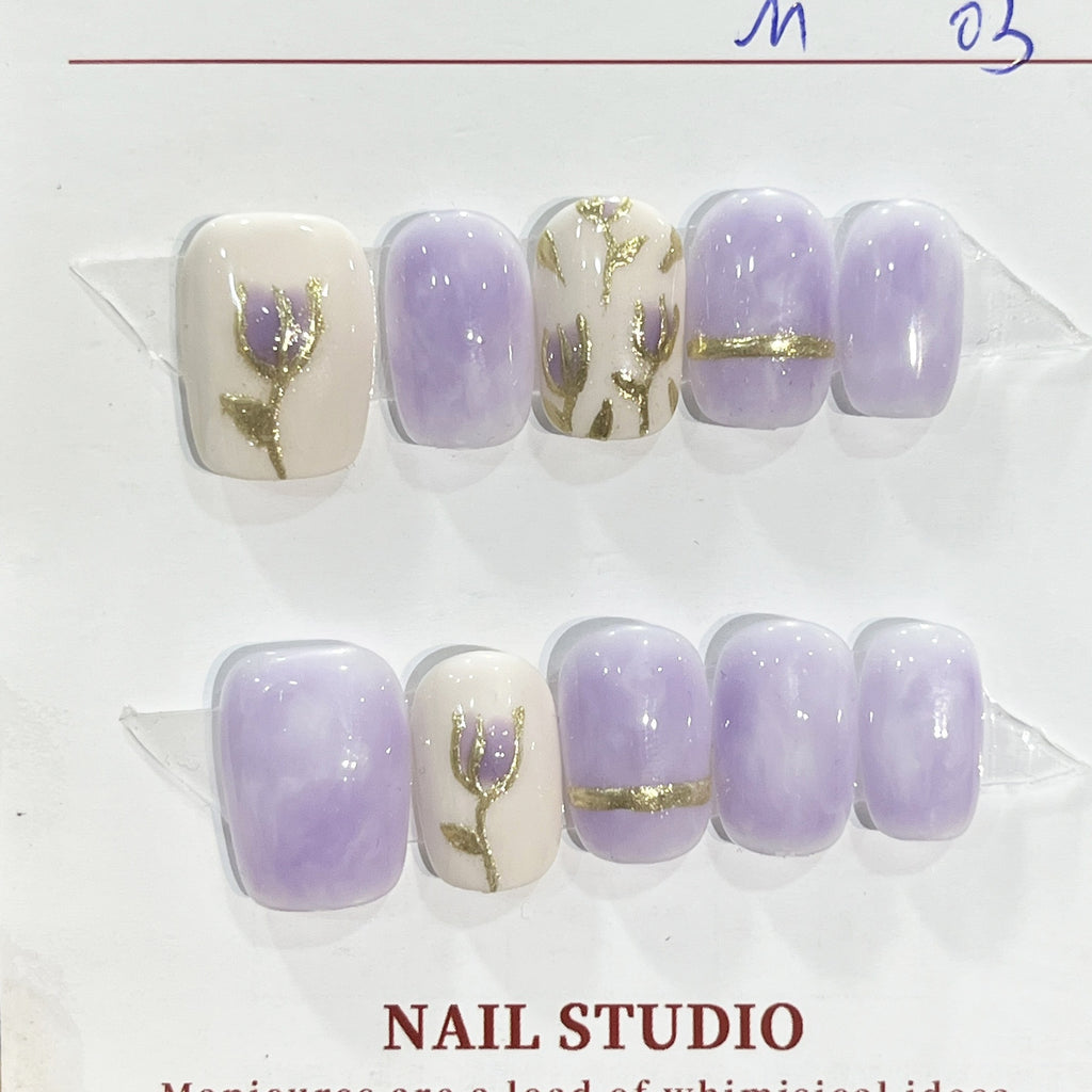 Handbemalte Nägel "Purple Tulip" mit Spiegeleffekt – Bild 6 | LuxeStyle
