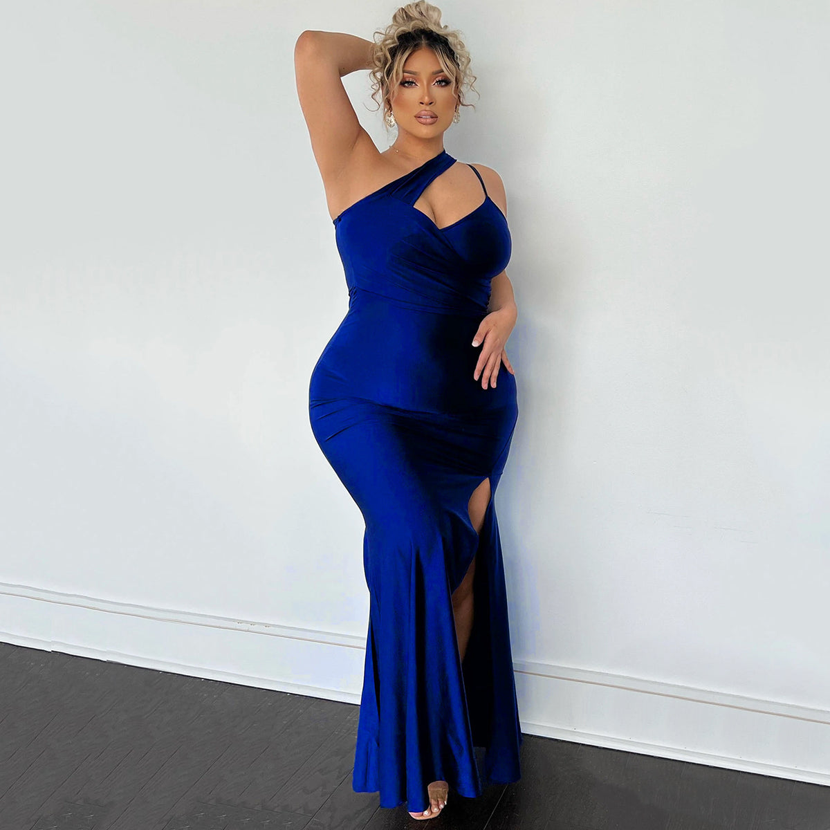 Einseitiges Fishtail-Kleid in Schwarz – Bild 3 | LuxeStyle