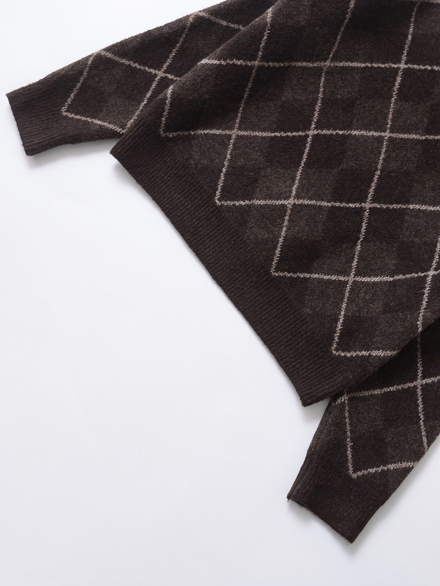 Kaffee-Farbener Rautenpullover