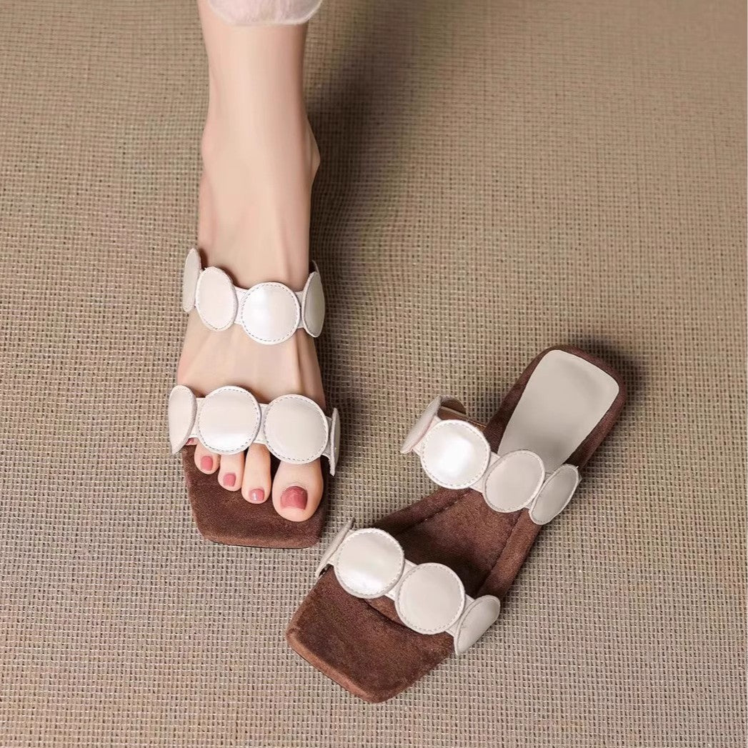 Flache Zehensteg-Sandalen aus Schafsleder