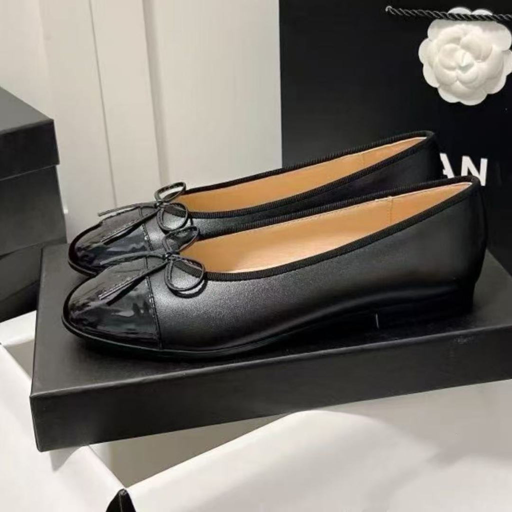 Flache Schuhe mit Schleife
