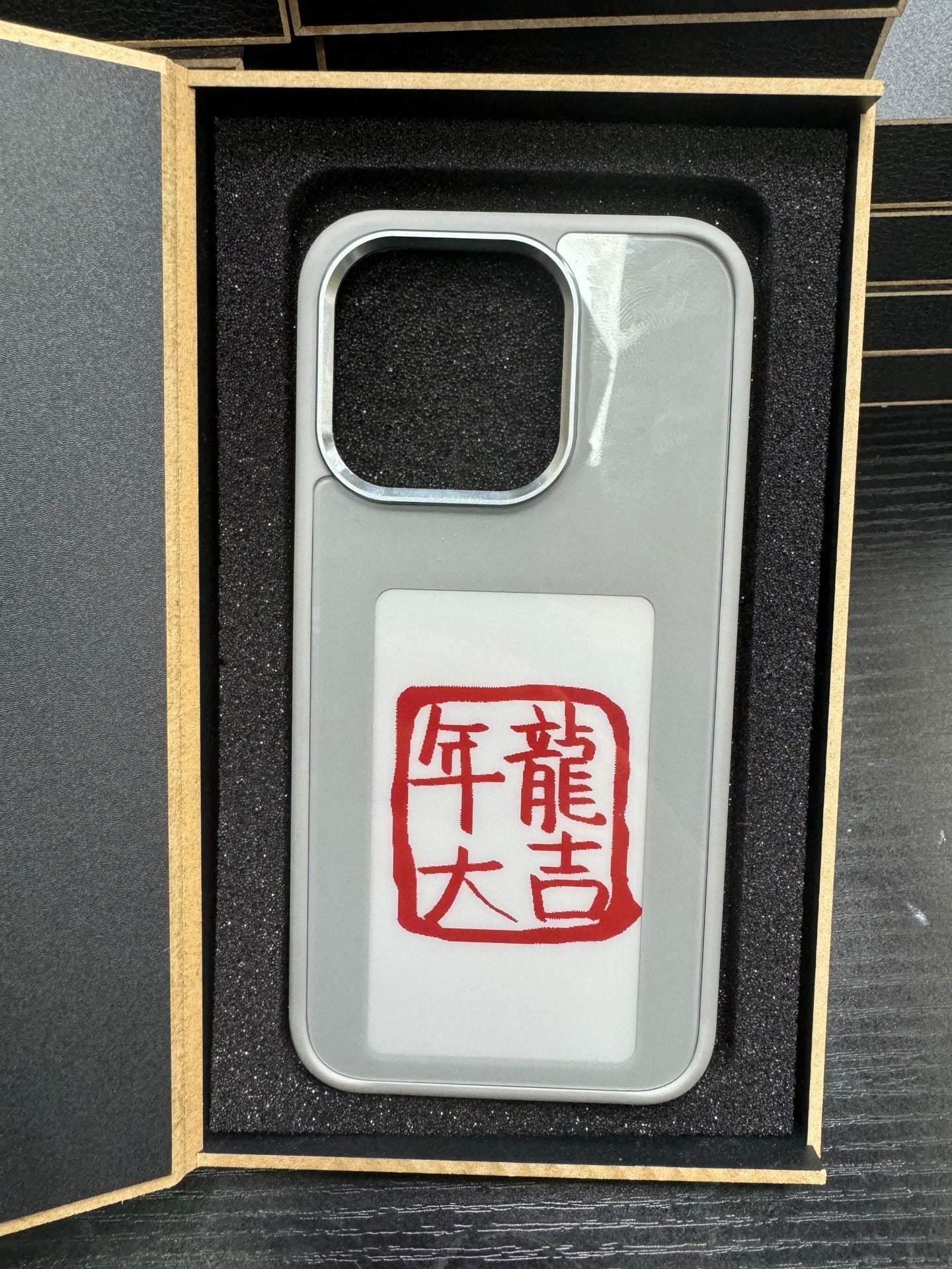 E-Ink Smartphone Hülle mit personalisierbarem Screen