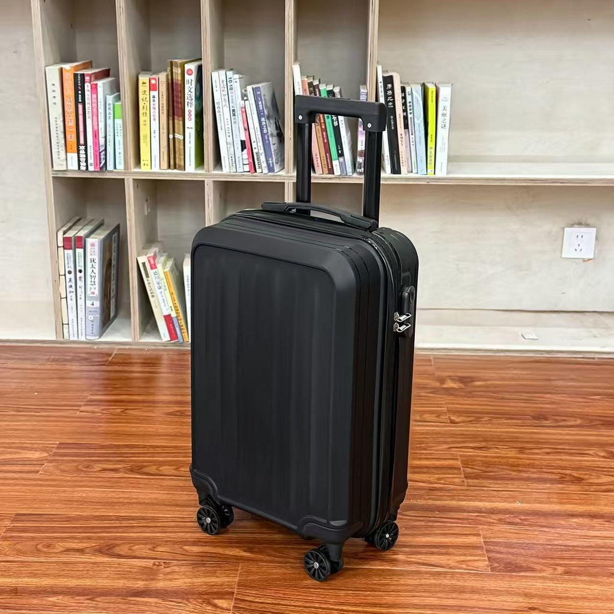 Leichter Rollkoffer mit 20 Zoll – Bild 7 | LuxeStyle
