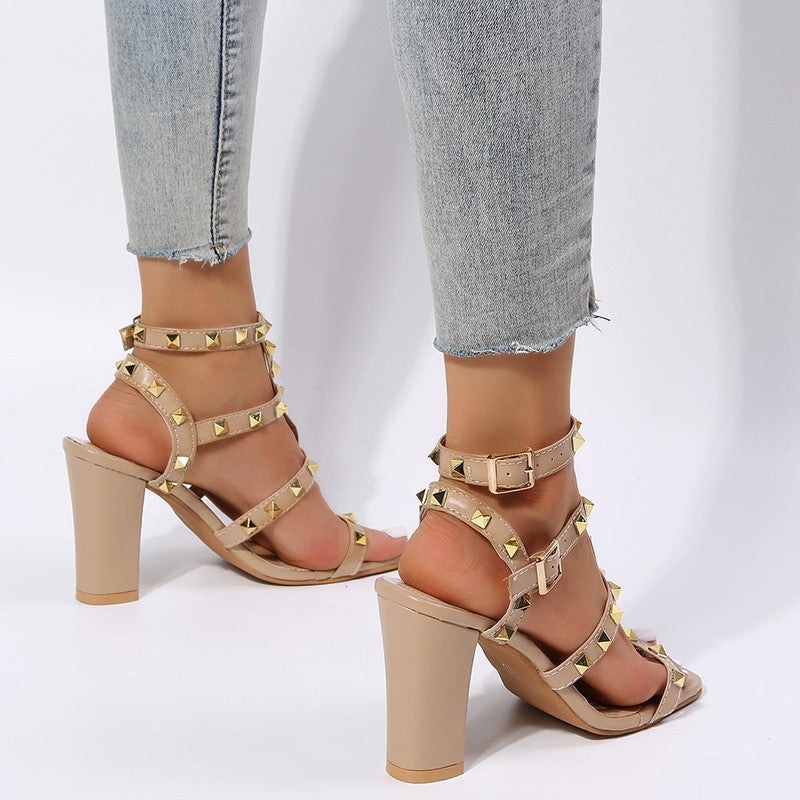 Sandalen mit eckiger Spitze und Nietenabsatz – Bild 3 | LuxeStyle