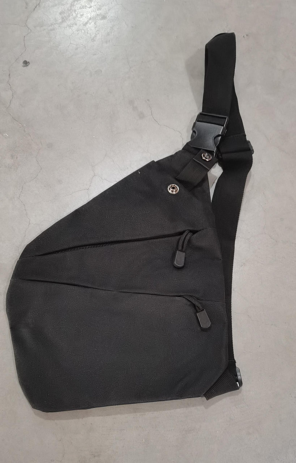 Sportliche Crossbody-Chestbag aus Nylon – Bild 6 | LuxeStyle