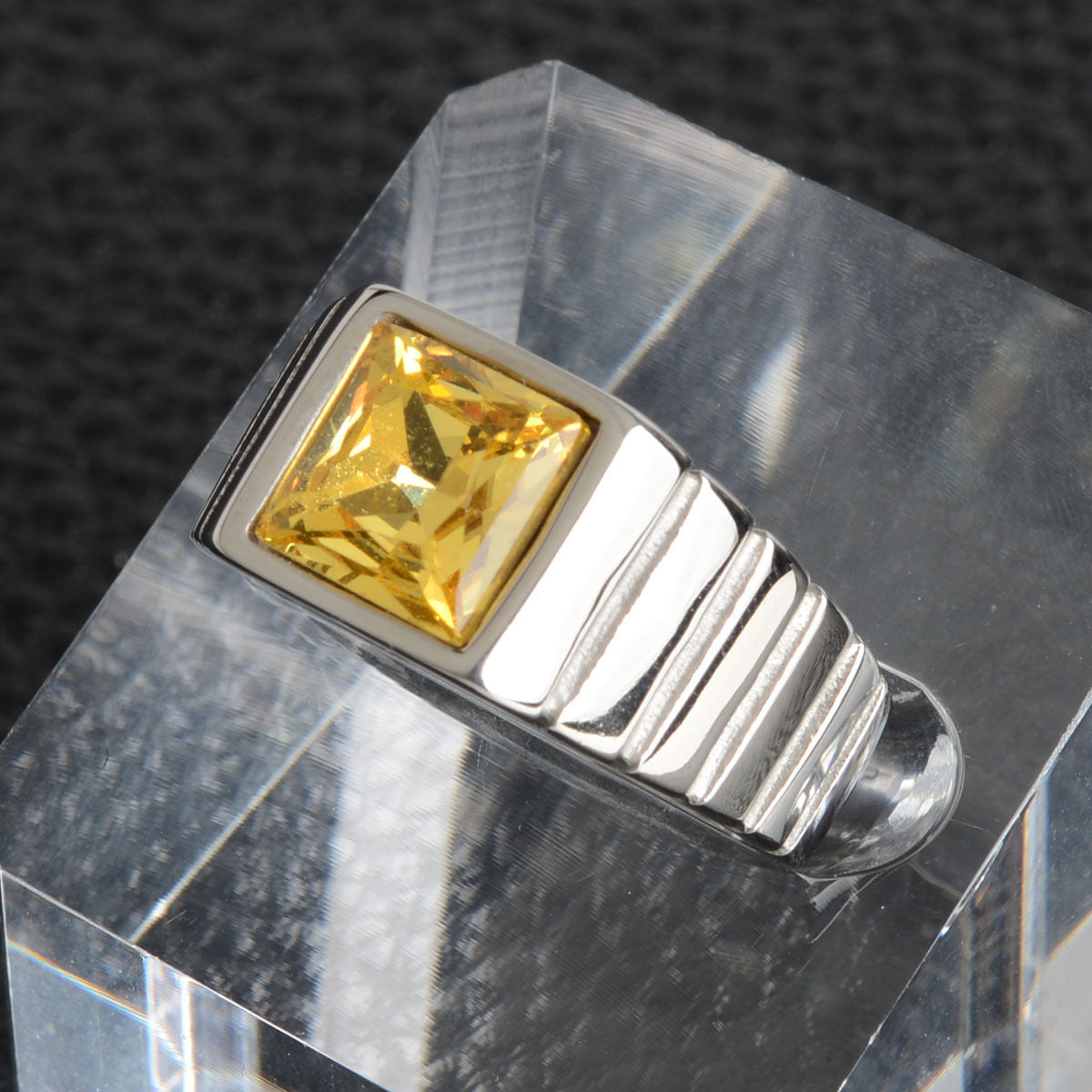 Herrenring mit quadratischem Stein – Bild 1 | LuxeStyle