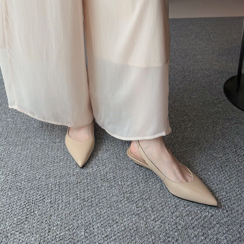 Minimalistische Keilabsatz-Sandalen