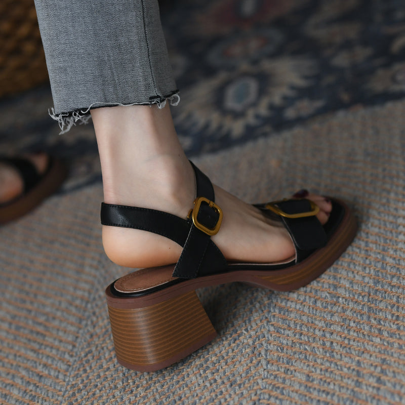 Damen-Sandalen mit Metallschnalle – Bild 3 | LuxeStyle