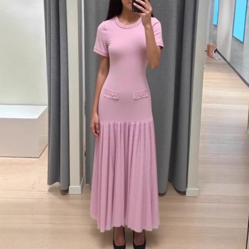 Kurzes Strickkleid mit Perlen und Rundhals – Bild 4 | LuxeStyle