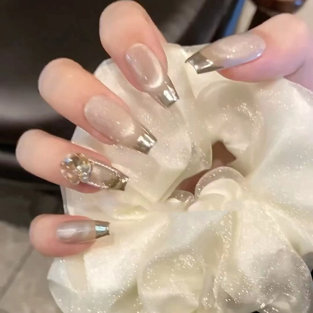 Champagner Cat Eye French Nails | LuxeStyle