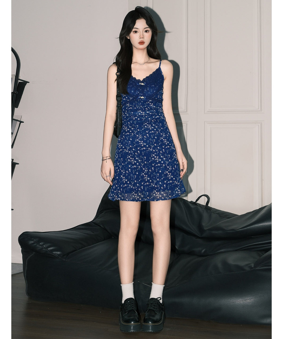 Geblümtes Trägerkleid mit V-Ausschnitt | LuxeStyle