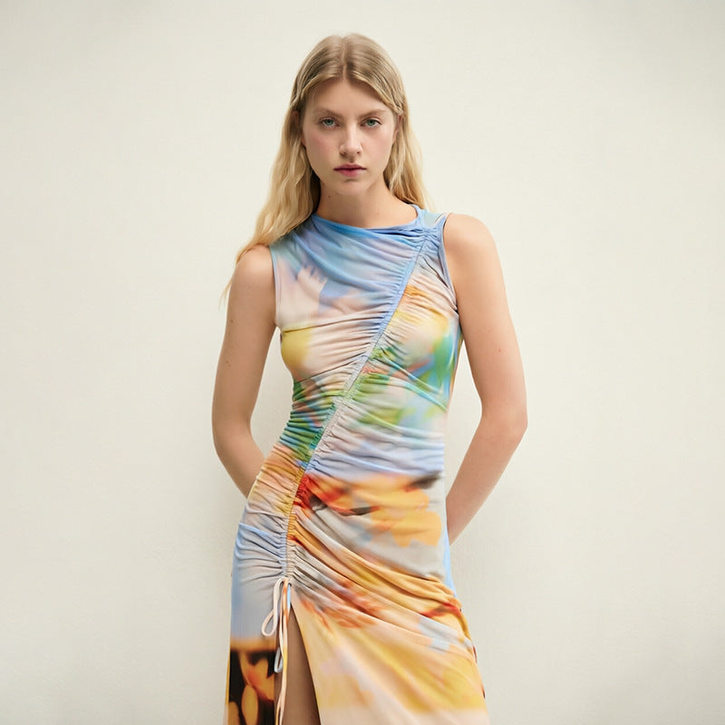 Langes Damenkleid mit farbigem Print