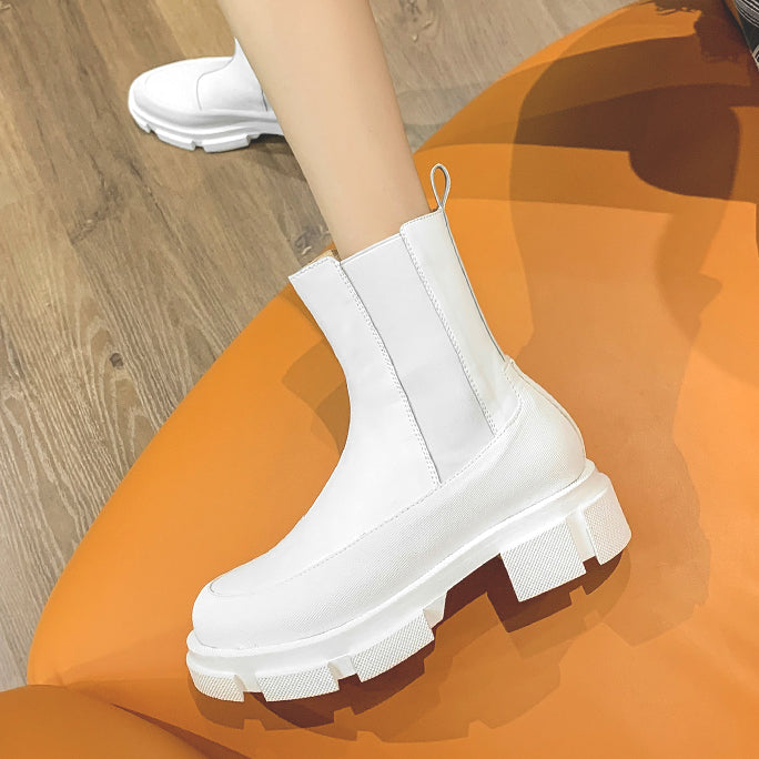 Britische Stiefeletten mit dicker Sohle